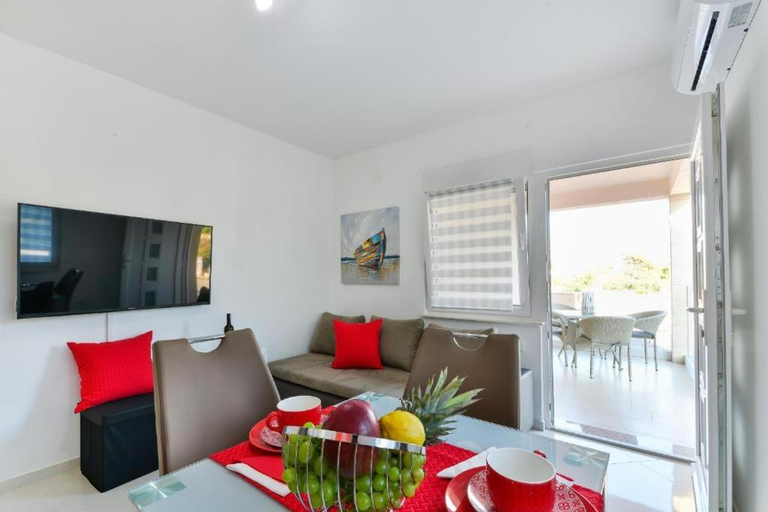 Others 4, Apartmani Velic, Vir