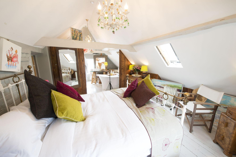 Bedroom 2, The Five Bells Inn Brabourne, Kent