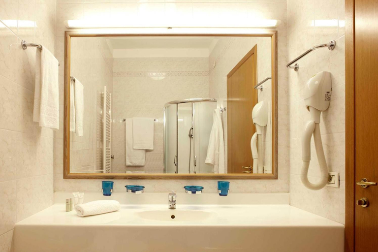 Bathroom, Residence Liberty, Trieste
