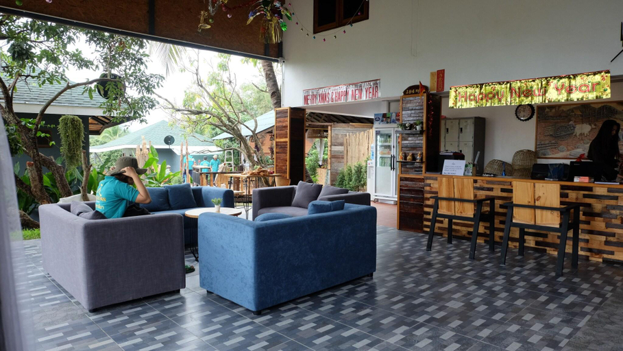 Public Area 2, Nok Chan Mee Na, Chom Thong