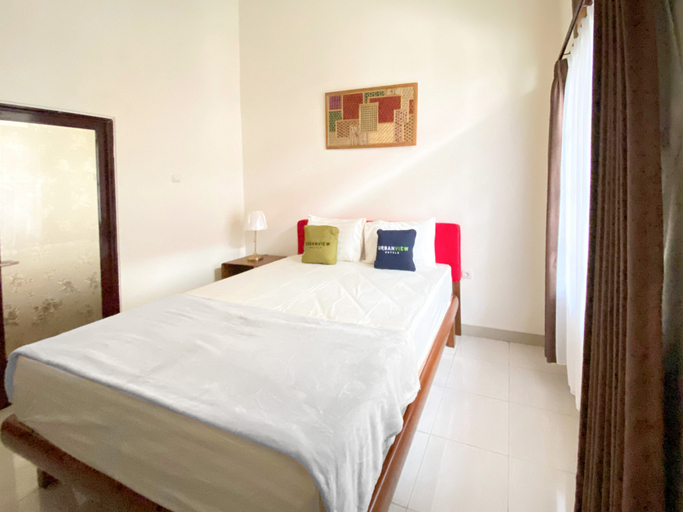 Urbanview Raden Mansion Jember Room Type - Standard Room