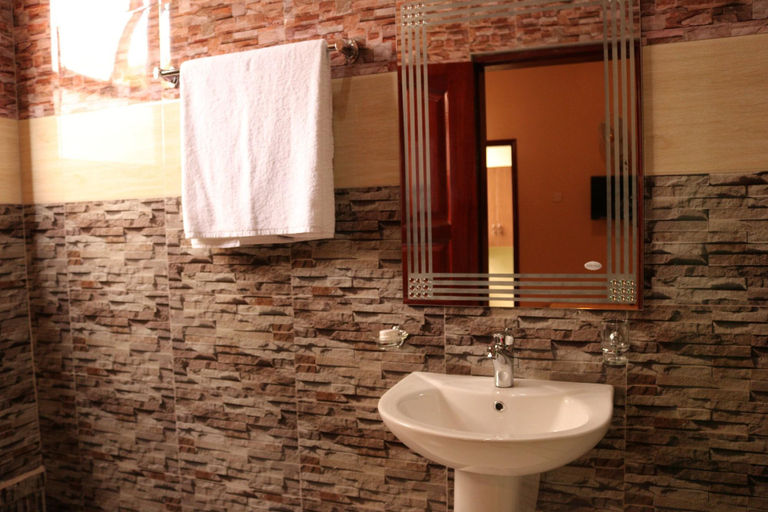 Bathroom 4, Agenda 2000 Hotels, Jinja