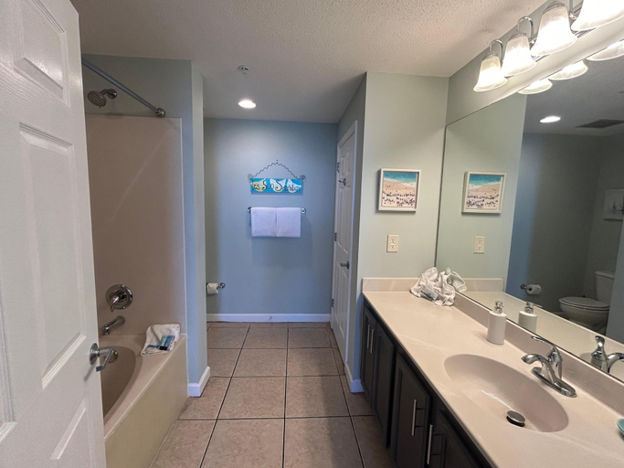 Bathroom 4, Sterling Reef 1404, Bay