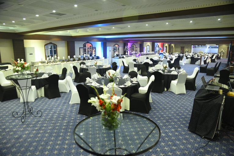 Food & Drinks 5, Avari Xpress Faisalabad, Faisalabad