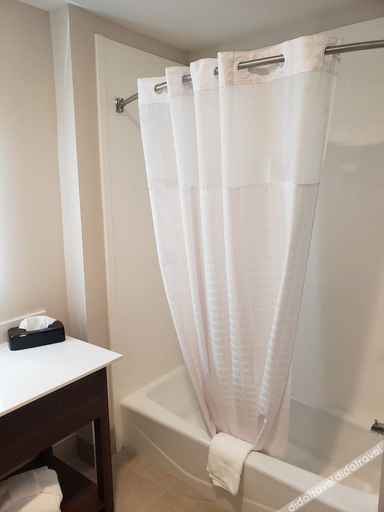 Bathroom 4, Wingate by Wyndham Christiansburg, Montgomery