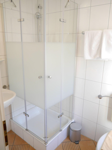 Bathroom 3, Hotel Tuniberg, Freiburg im Breisgau