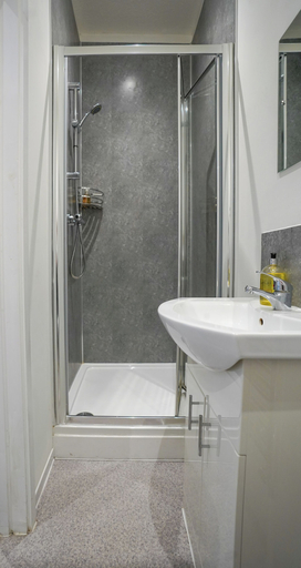Bathroom 3, Homesly Guest Rooms - Self Checkin, Northumberland