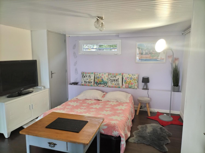 Bedroom 2, studio tres calme pres de Vichy, Allier