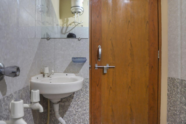 Bathroom 3, Shanti Heritage Resort By GRB, Guna