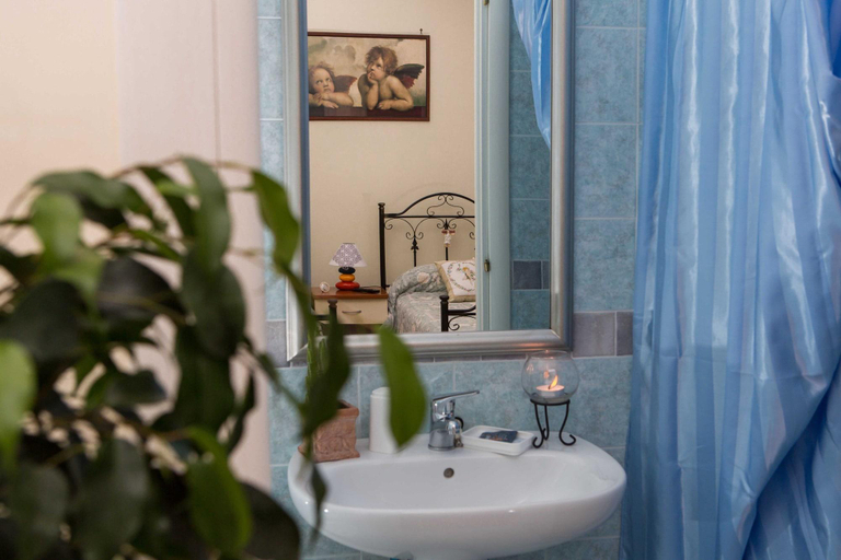 Bathroom 4, Stupor Mundi, Bari