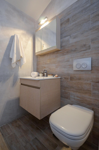 Bathroom 5, Antonia Studios, South Aegean
