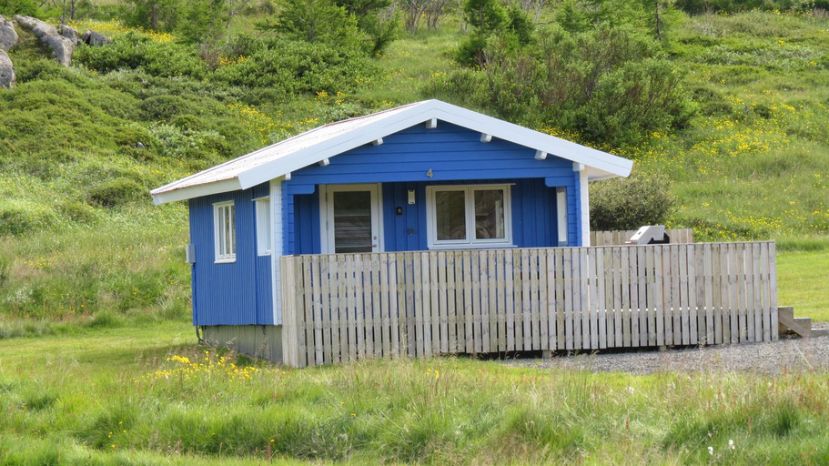Hvammur 4 with private hot tub (Fagurgali), Kaldrananeshreppur