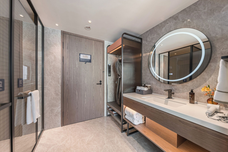 Bathroom 4, UrCove by Hyatt Shantou Xinyicheng Huanghe Road, Shantou