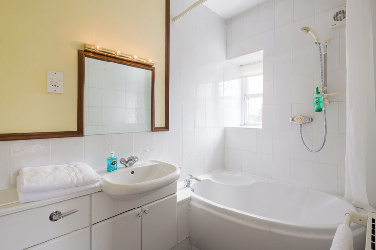 Bathroom 3, Queens Head Inn, North Yorkshire
