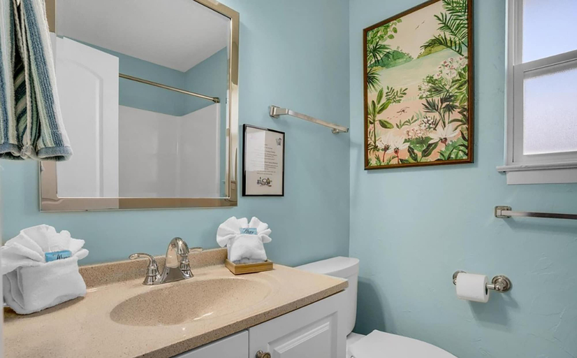 Bathroom 4, Sand Dollar B, Bay