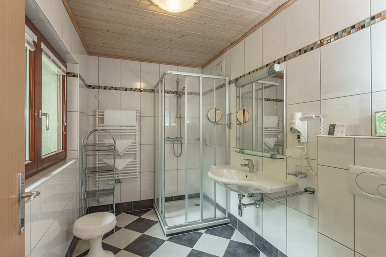 Bathroom 2, Panoramahotel Gürtl, Liezen