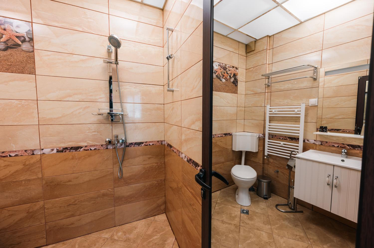 Bathroom 3, Лондонъ - къща за гости / London - guest house, Kyustendil