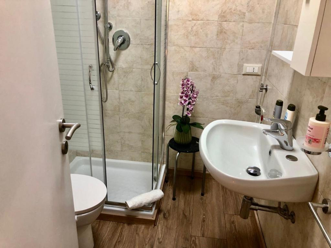 Bathroom, Villa Alba Residence Garda Lake, Brescia