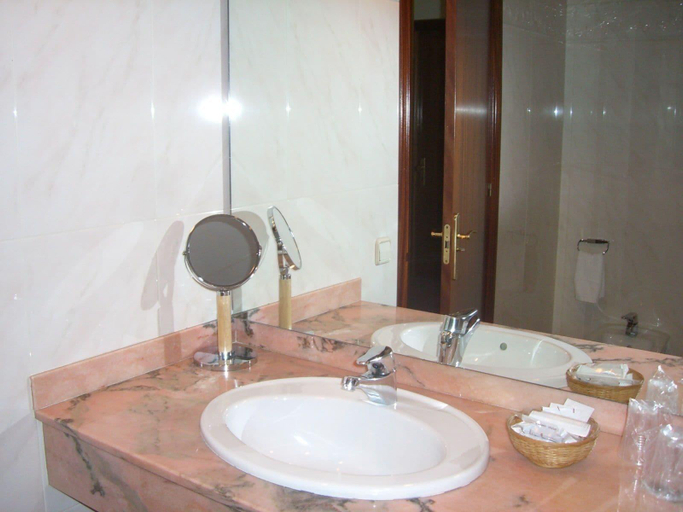 Bathroom 4, Hotel La Seu, Lleida