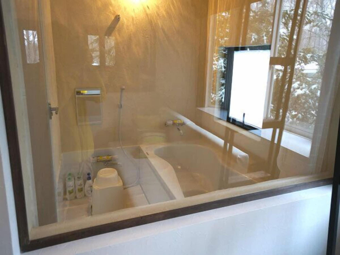 Bathroom 4, Estivant Club, Tsumagoi
