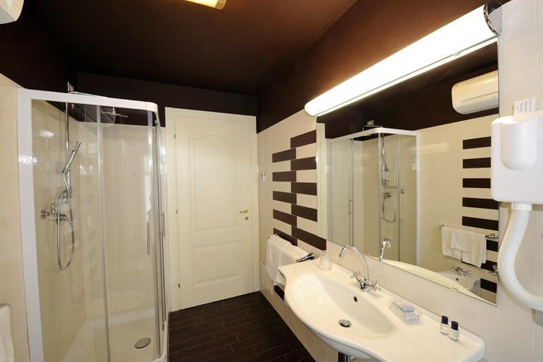 Bathroom 14