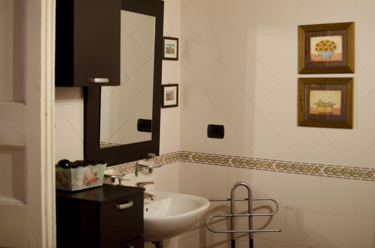 Bathroom 5, A Casa di Mamma B&B, Napoli