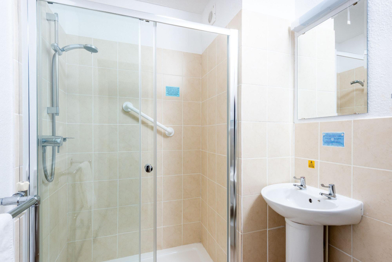 Bathroom 4, Imperial Hotel, East Sussex