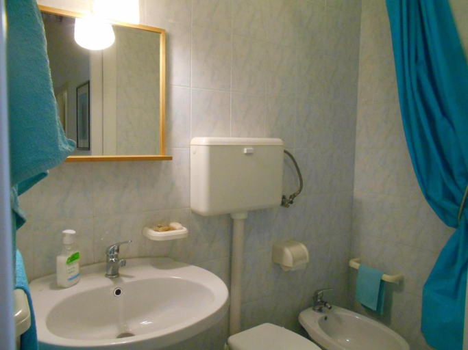 Bathroom 5, B&B Le Chiocciole, Bari