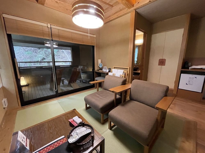 Others 3, Toushinan Komeya, Itō