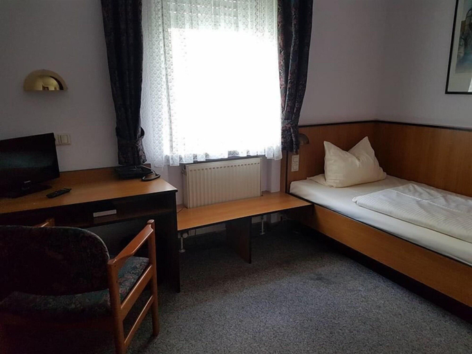 Bedroom 2, TRAUBE Hotel Öffingen, Rems-Murr-Kreis