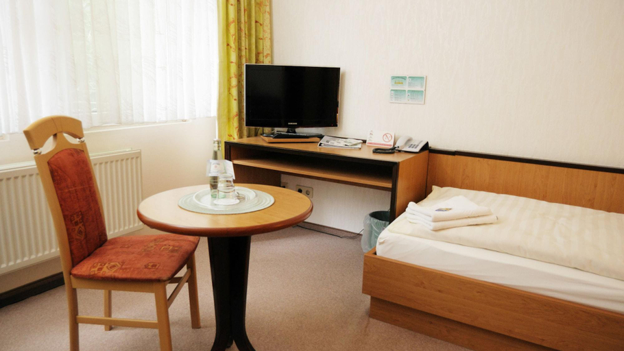 Bedroom 2, Waldhotel Seelow, Märkisch-Oderland