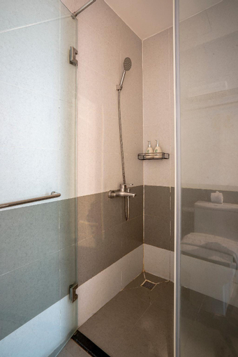 Bathroom 12