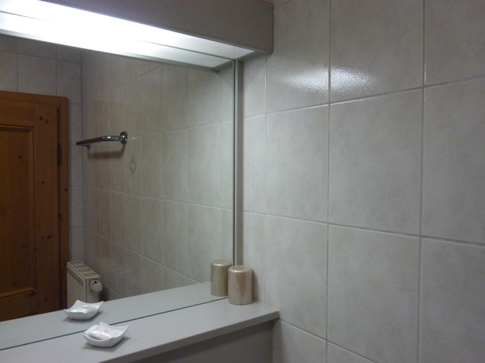 Bathroom 2, Hotel Hubertus, Aichach-Friedberg