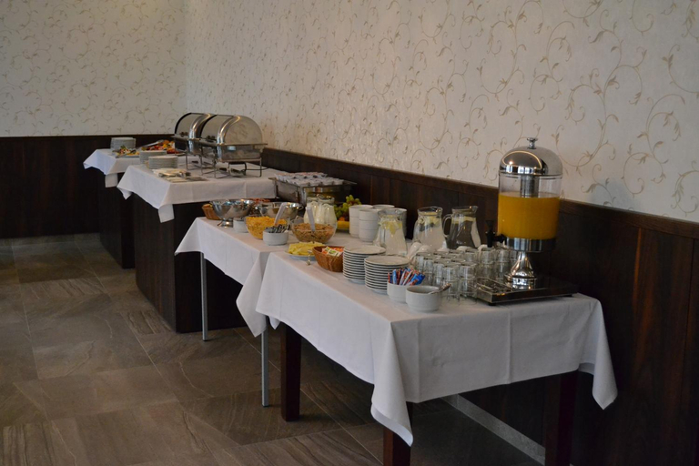 Food & Drinks