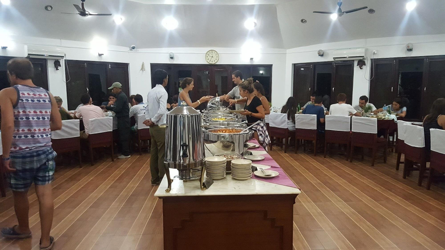 Food & Drinks 5, Jungle Safari Resort, Narayani