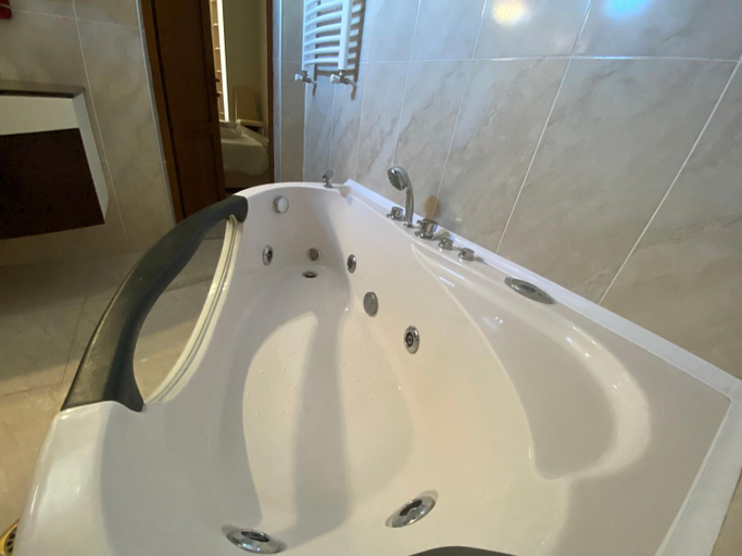 Bathroom 3, Hotel Aragvi, Mtskheta