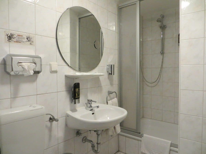 Bathroom 5, Hotel Ratskeller Gehrden, Region Hannover