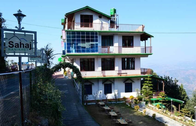 Exterior & Views