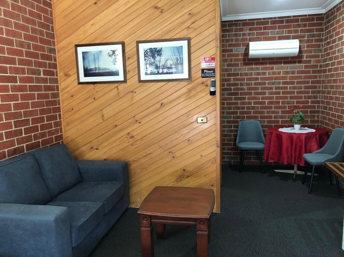 Public Area, The Elms Motor Inn, Tumut