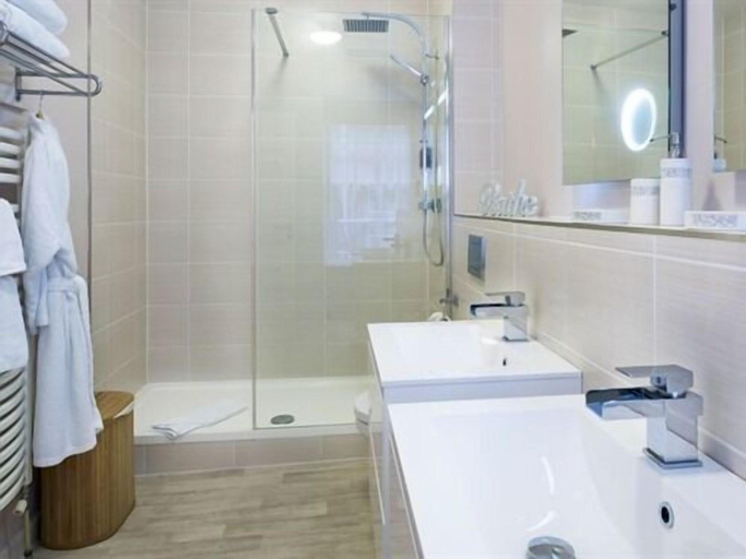 Bathroom, The White Hart Hotel, Cornwall