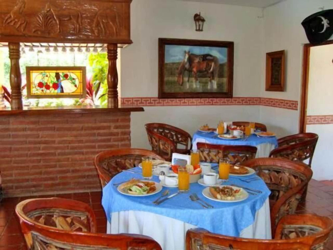 Food & Drinks 5, Canadian Resorts Nuevo Vallarta, Compostela