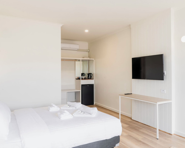 Bedroom 5, Sunnyside Motel, Barunga West
