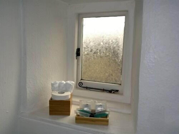 Bathroom, The Helyar Arms, Somerset
