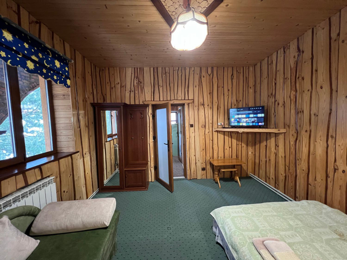 Bedroom 2, U Yaroslava Hotel, Iaremchans'ka
