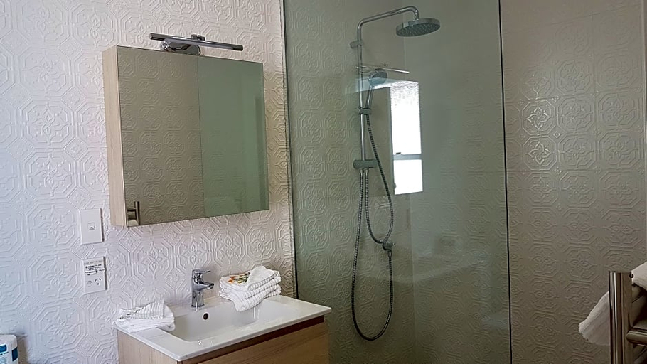 Bathroom 5, Apollo Lodge Motel, Wellington