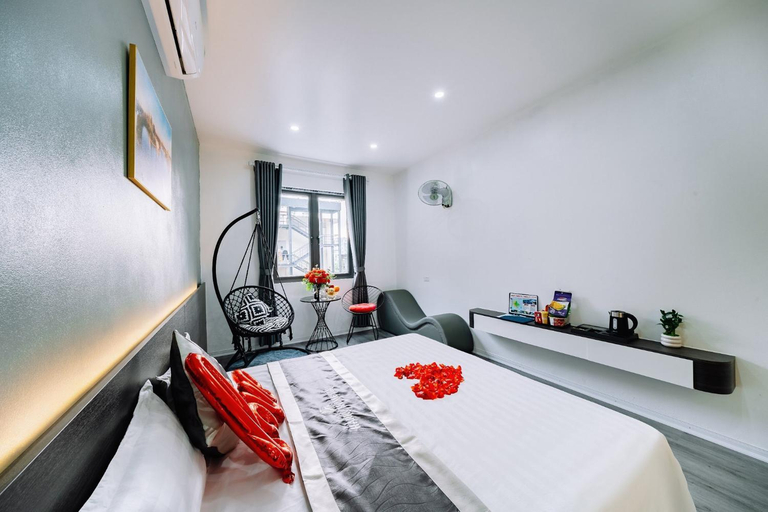 Others 2, Harry Homestay, Cát Hải