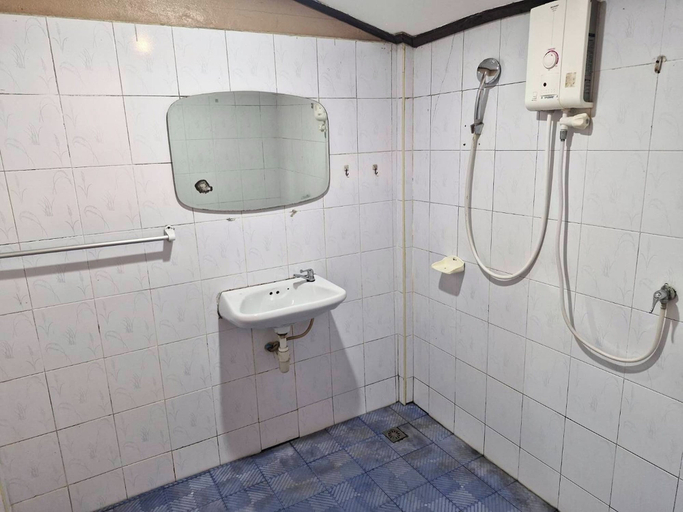 Bathroom 4, Tontarn Resort and Spa, Khanom
