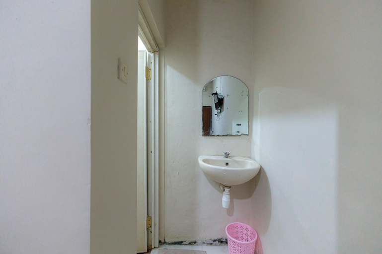 Bathroom 8