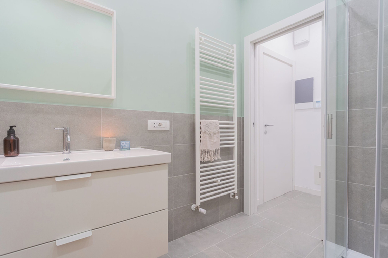 Bathroom 4, Isola Felice Grandate by Rent all Como, Como