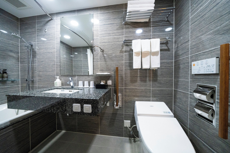 Bathroom 28